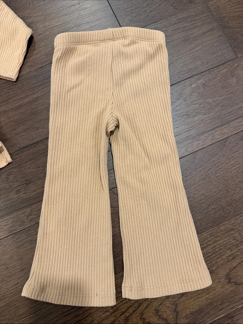 Cat & Jack Ribbed Knit Set in Tan/Brown Size 2T  - C39-158